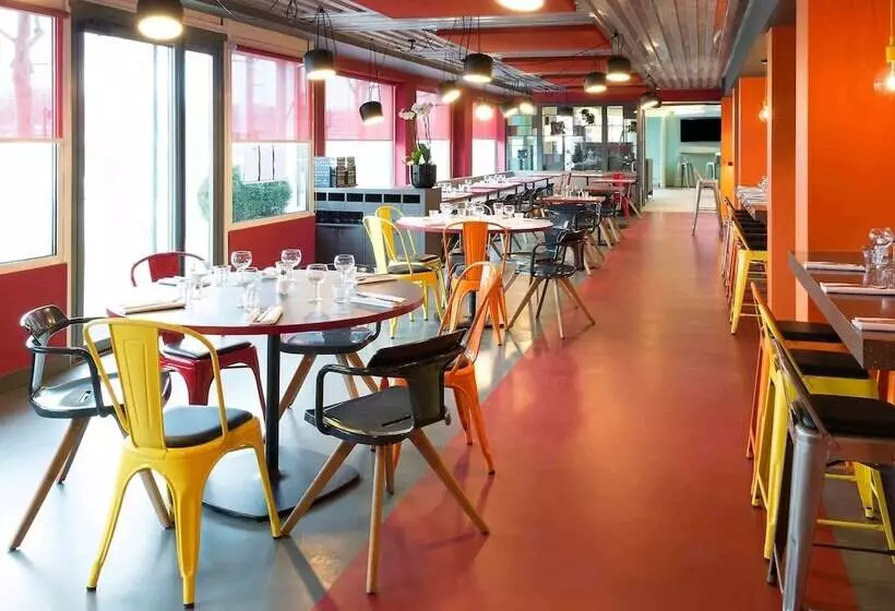 Отель Ibis Styles Lyon Centre Confluence