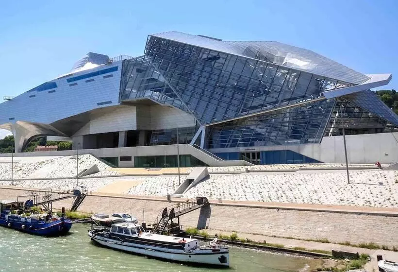 Отель Ibis Styles Lyon Centre Confluence