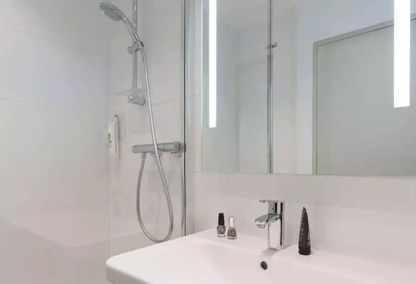 Отель Ibis Styles Lyon Centre Confluence