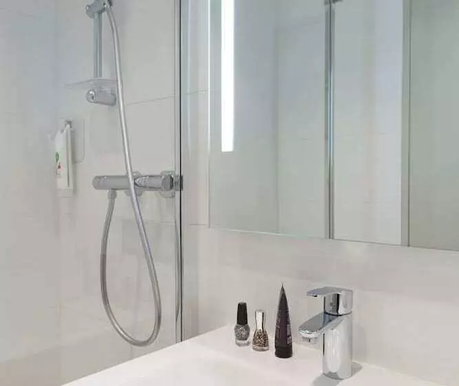 Отель Ibis Styles Lyon Centre Confluence