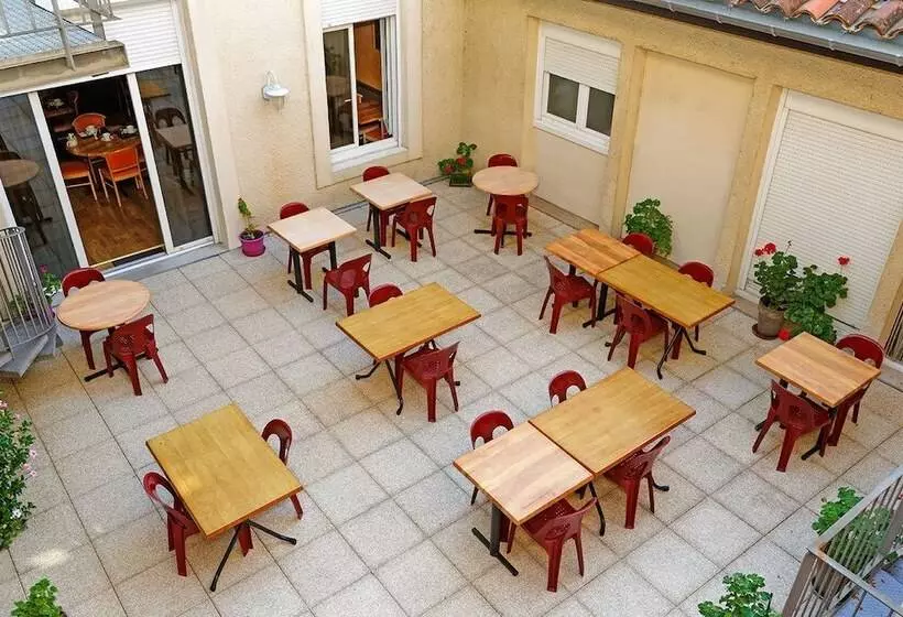 Отель Hôtel Du Vigan