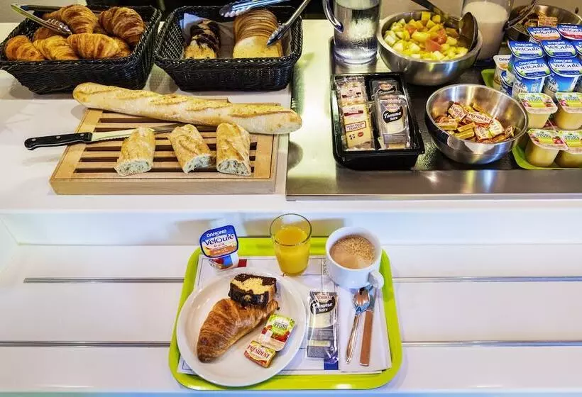 Отель Ibis Budget Bordeaux Centre Gare Saintjean