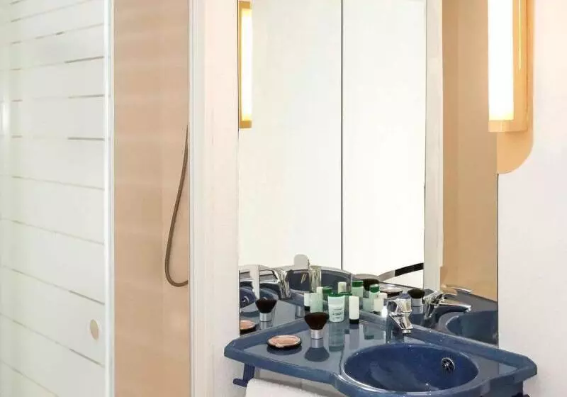 Отель Ibis Nuitssaintgeorges