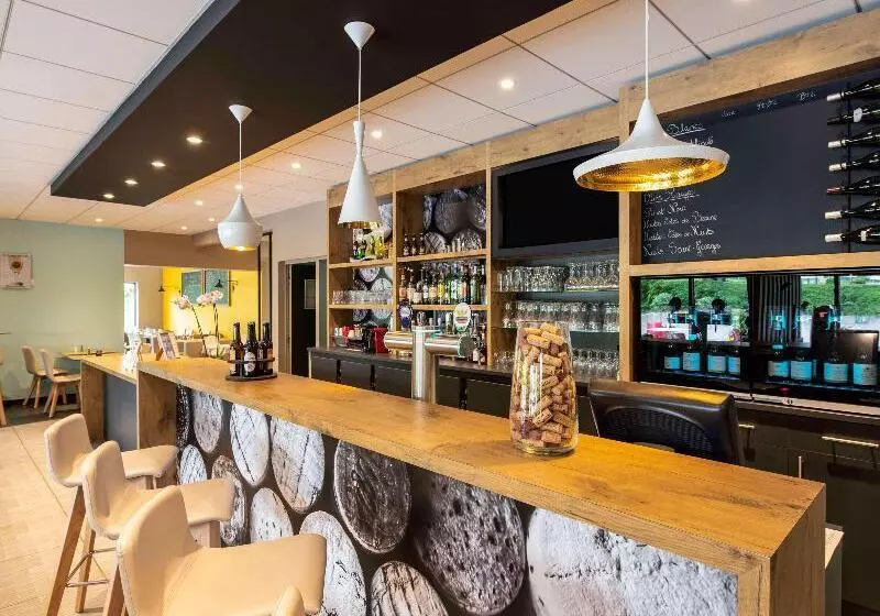 Отель Ibis Nuitssaintgeorges