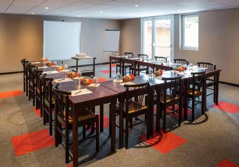 Отель Ibis Nuitssaintgeorges