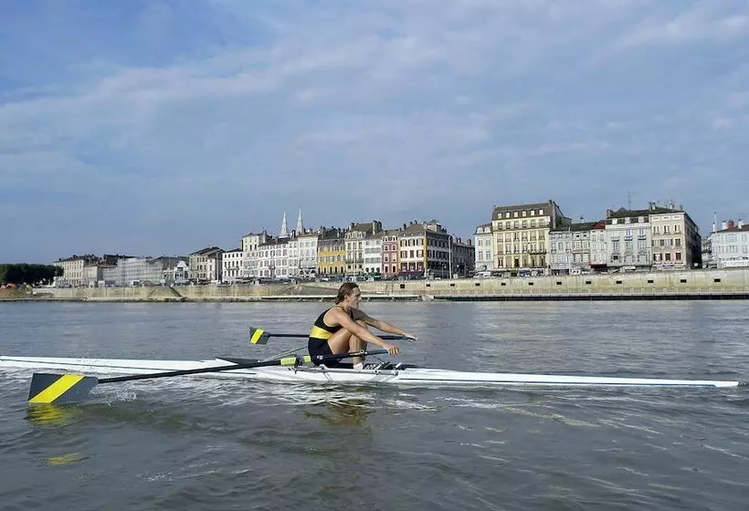 ホテル Logis Hôtel De Bourgogne   Mâcon