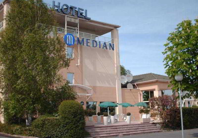 Hotel Median Roissy CDG Airport