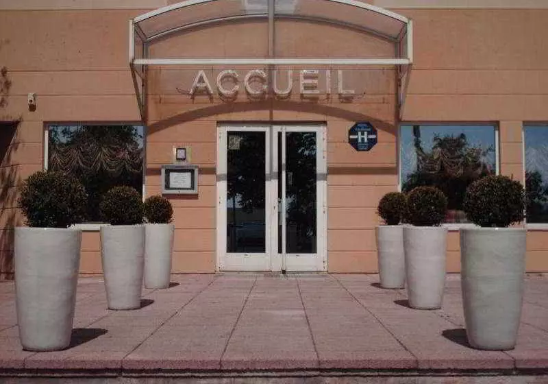 Отель Median Roissy CDG Airport