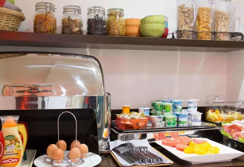 Caumartin Opera  Astotel