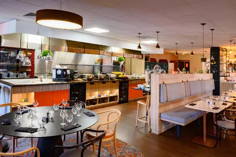 Отель Hôtel Mercure Lille Aéroport