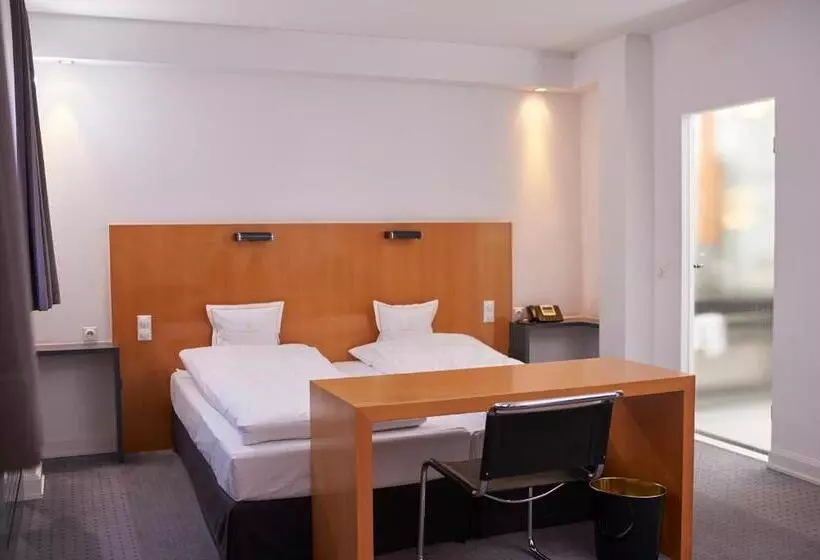 هتل Goldener Karpfen Ohg