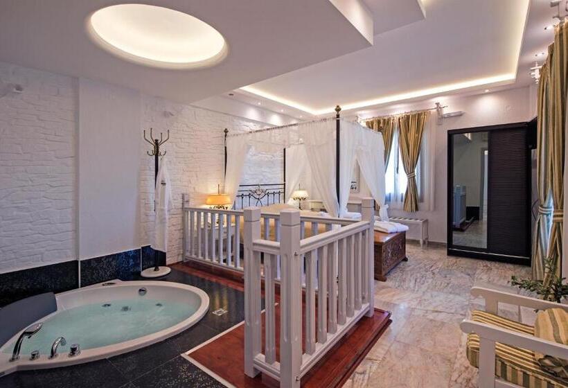 ホテル Contaratos Beach