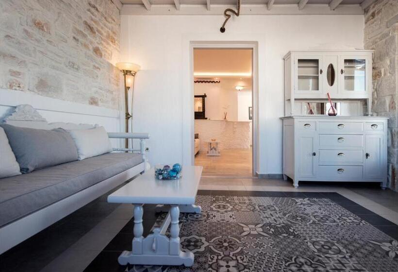 ホテル Contaratos Beach