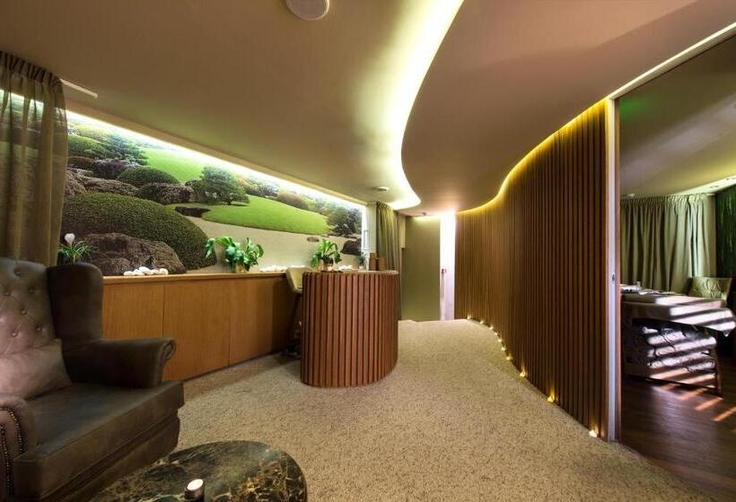 هتل Mediterranean Palace