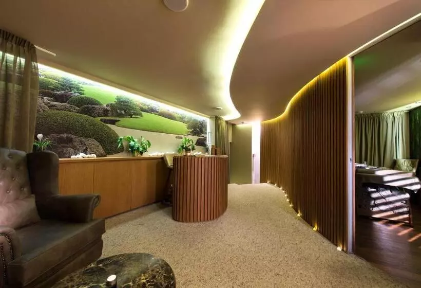 Hotel Mediterranean Palace