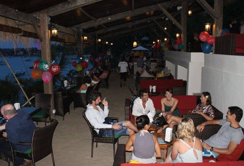 فندق Coconuts Beach Resort