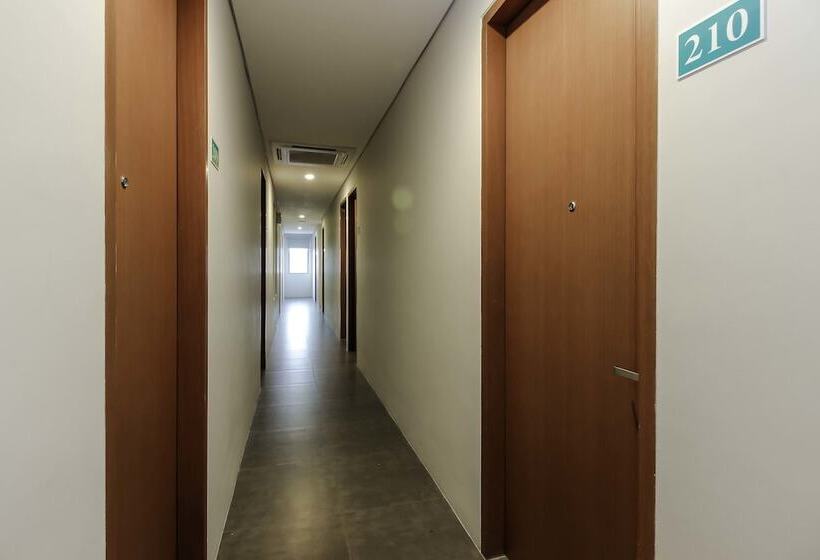 בית מלון כפרי Reddoorz Plus Near Tebet