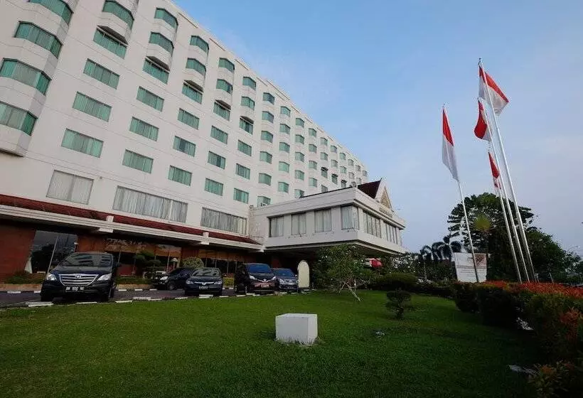 Отель Aryaduta Pekanbaru
