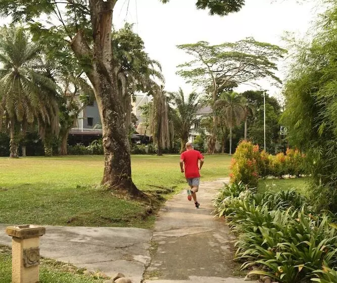 Отель Aryaduta Pekanbaru