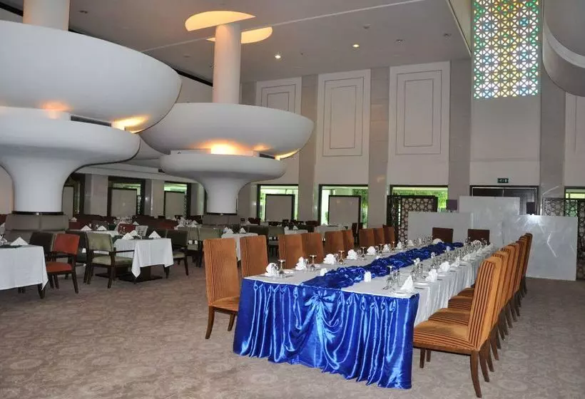 בית מלון כפרי Royal Tulip Al Rasheed