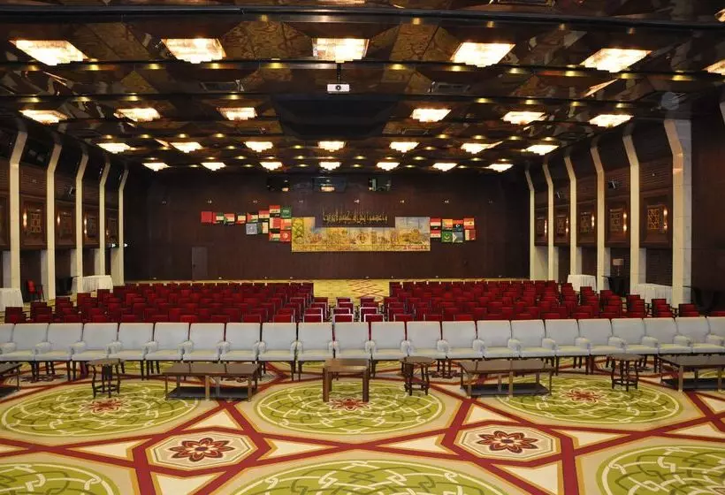 בית מלון כפרי Royal Tulip Al Rasheed