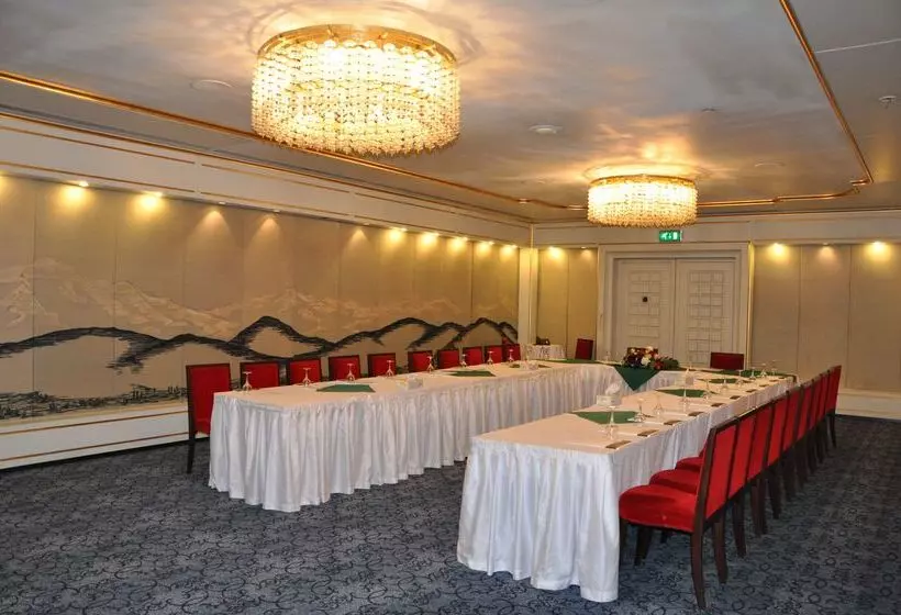 בית מלון כפרי Royal Tulip Al Rasheed