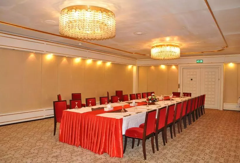 בית מלון כפרי Royal Tulip Al Rasheed