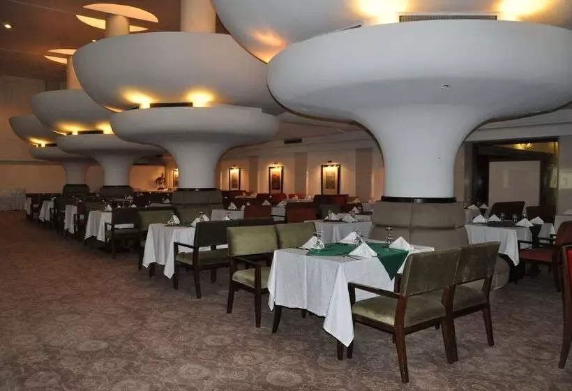 בית מלון כפרי Royal Tulip Al Rasheed