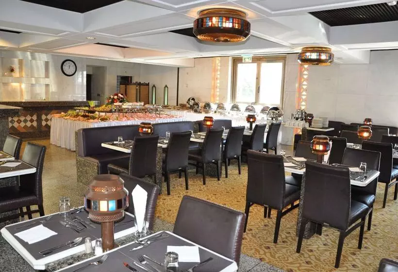 בית מלון כפרי Royal Tulip Al Rasheed