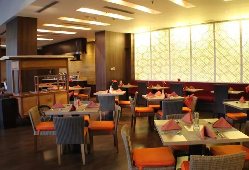 Отель Santika Pandegiling Surabaya