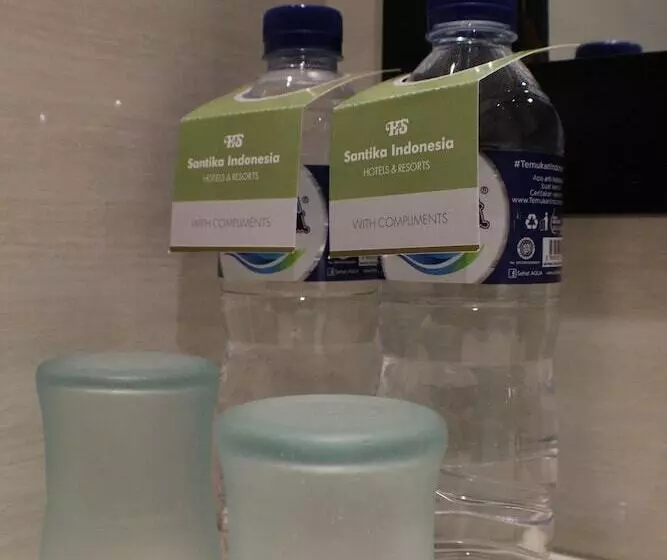 Отель Santika Pandegiling Surabaya