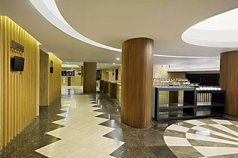 Отель Santika Pandegiling Surabaya