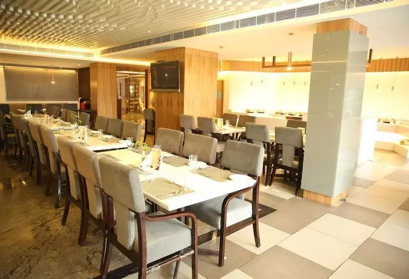 Отель The Amayaa