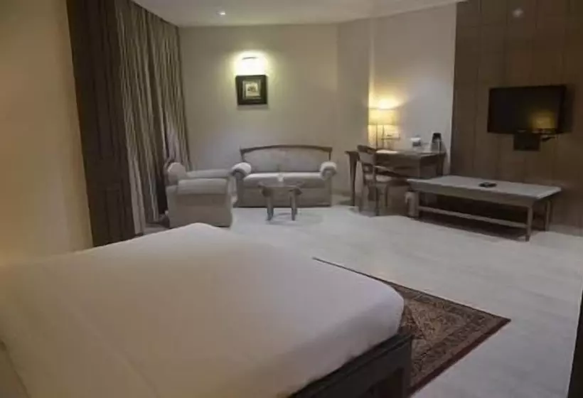 Отель The Amayaa