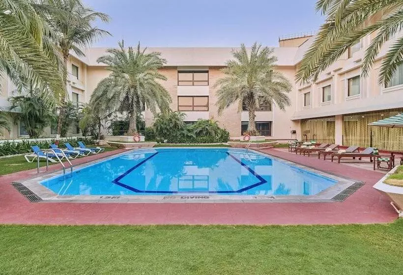 هتل The Ummed Ahmedabad Airport