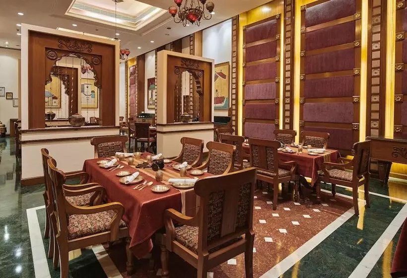 هتل The Ummed Ahmedabad Airport