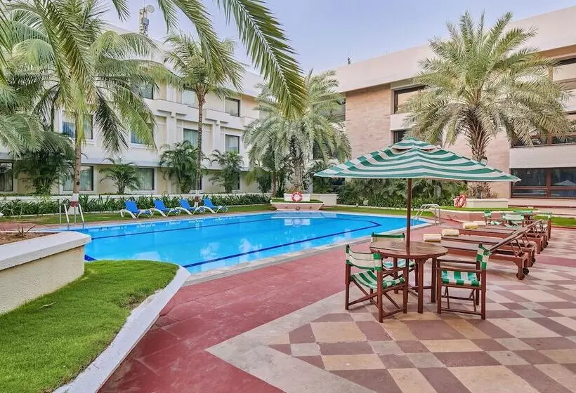 هتل The Ummed Ahmedabad Airport