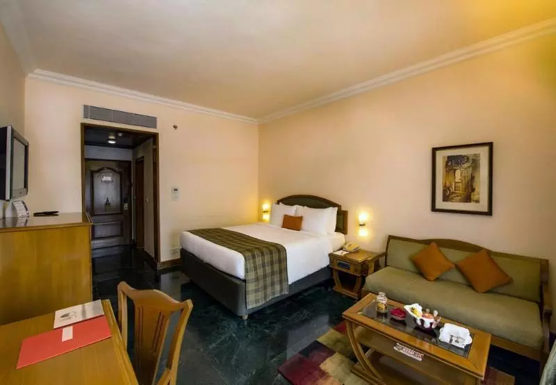 هتل The Ummed Ahmedabad Airport