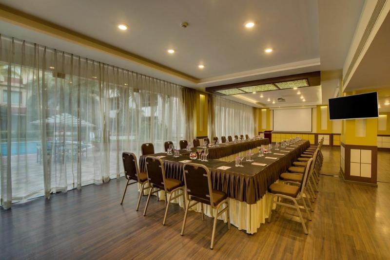 בית מלון כפרי The Ummed Ahmedabad Airport