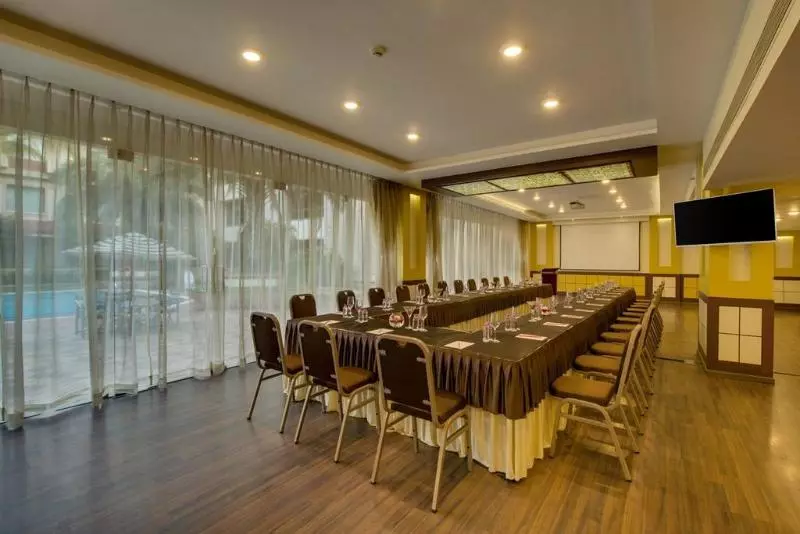 هتل The Ummed Ahmedabad Airport