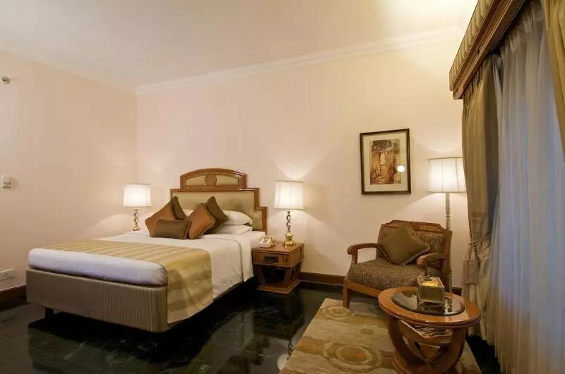 هتل The Ummed Ahmedabad Airport