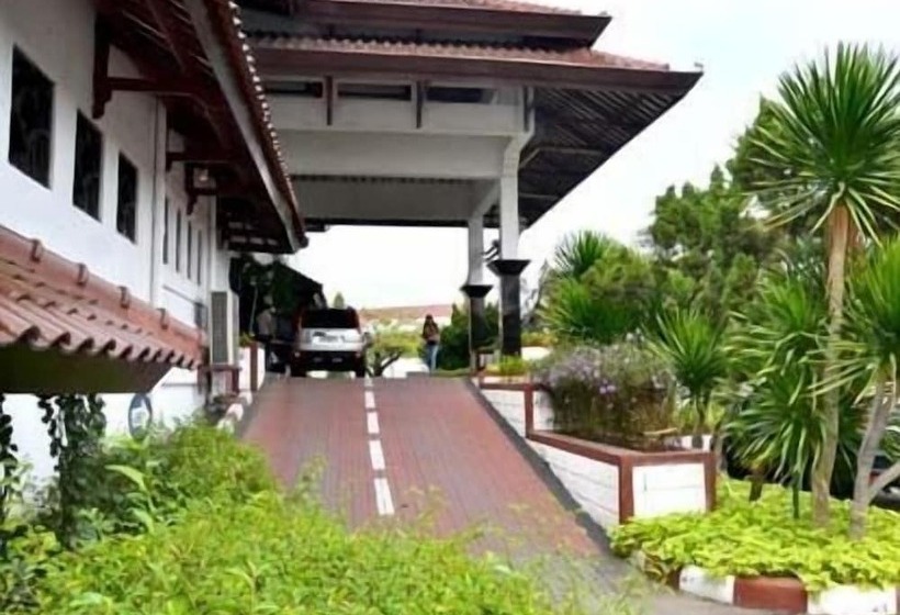 בית מלון כפרי Bahari Inn Tegal