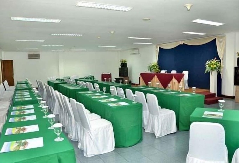 בית מלון כפרי Bahari Inn Tegal