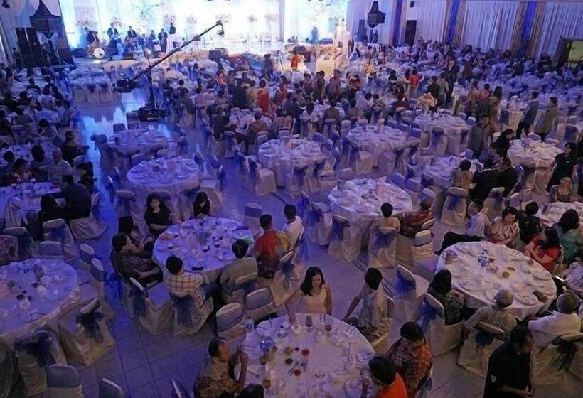 בית מלון כפרי Bahari Inn Tegal