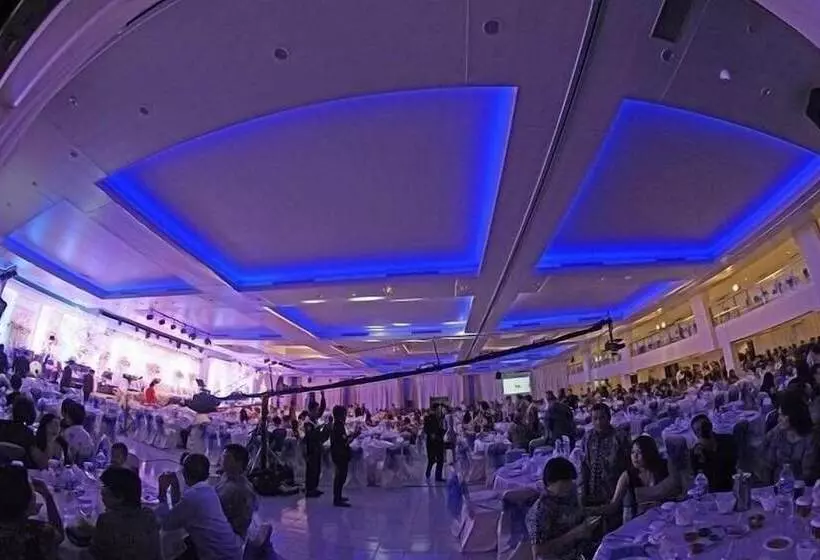 Hotel Bahari Inn Tegal