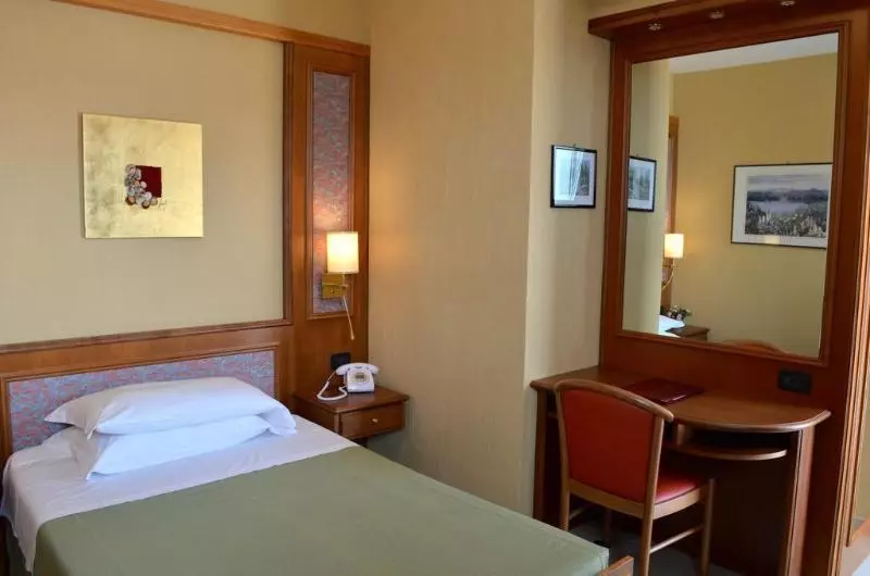 Отель Bellevue Et Mediterranée