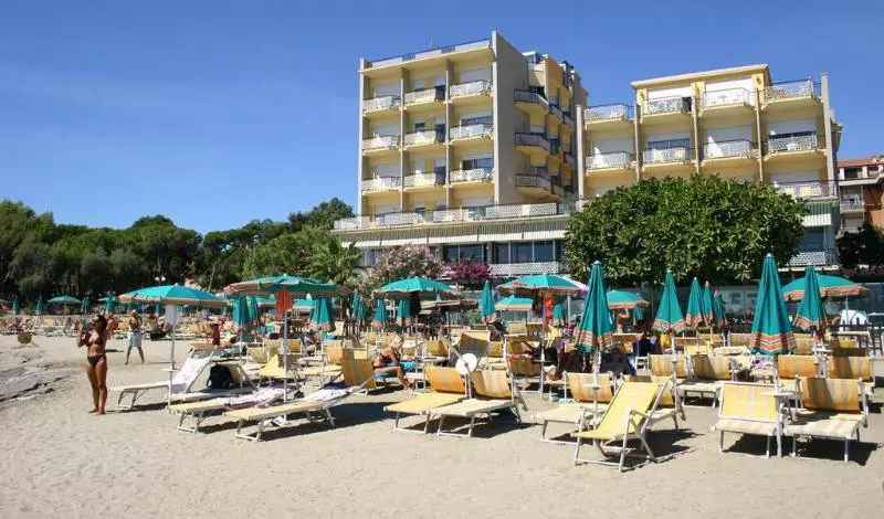 Отель Bellevue Et Mediterranée