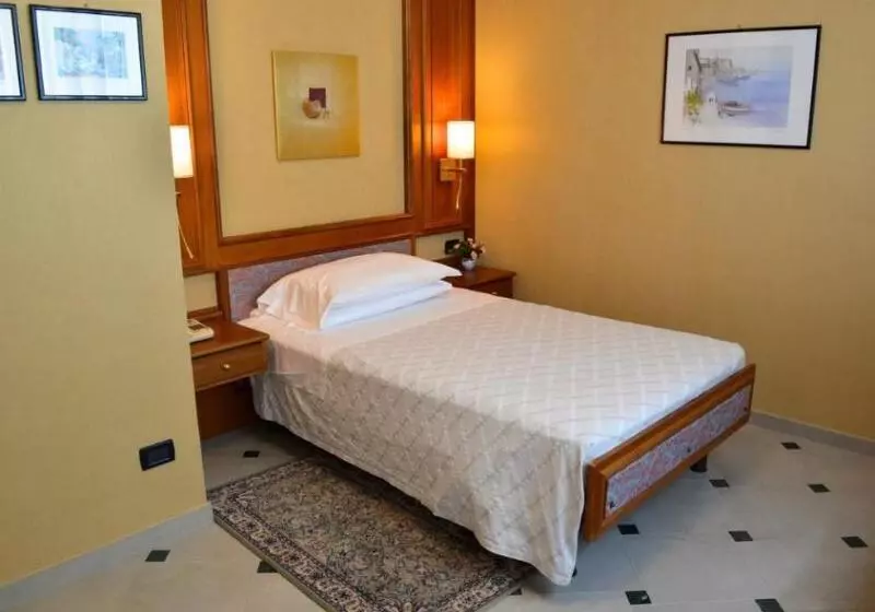 Отель Bellevue Et Mediterranée