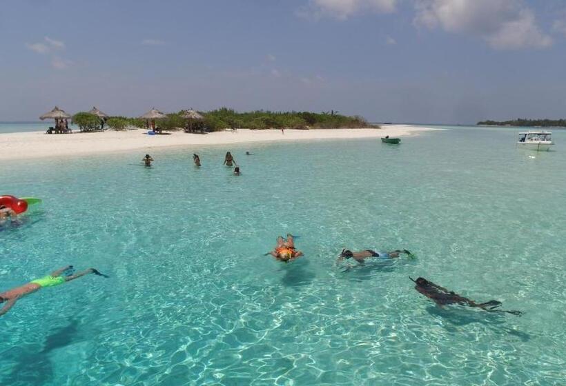 هتل Thoddoo Beach Holiday Inn