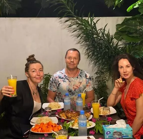 هتل Thoddoo Beach Holiday Inn